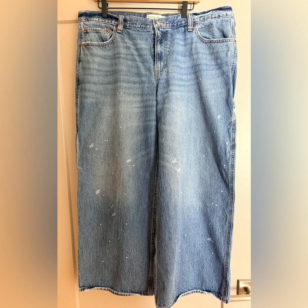Abercrombie & Fitch Ultra Loose Low Rise denim jeans with paint splatter sz 33s